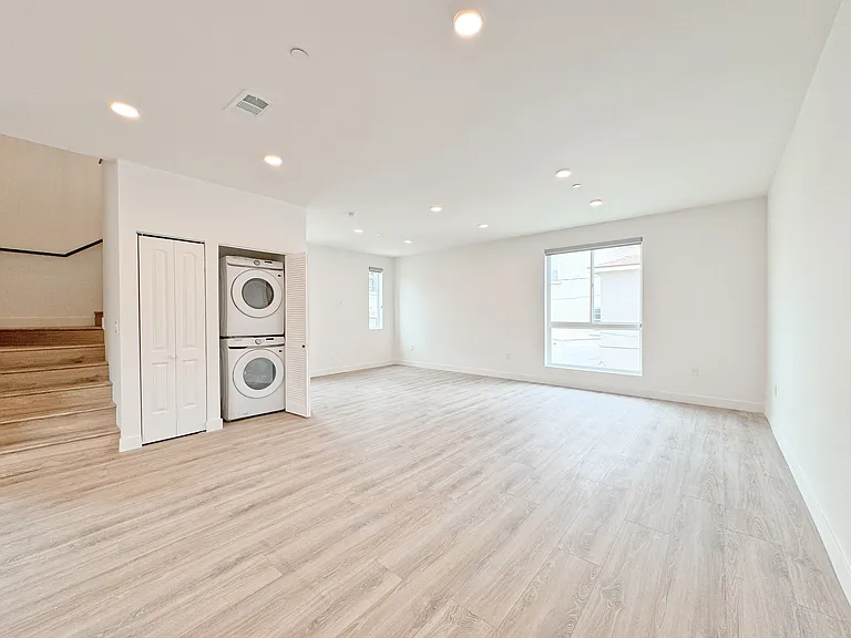 1743 Armacost Ave — Photo 13