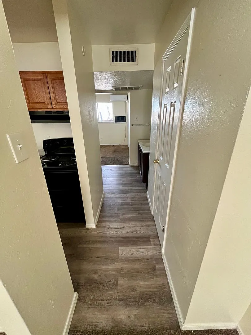 Zuni Princess Apartments — Photo 4