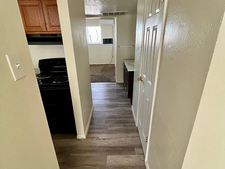 7301 Zuni Rd SE — Photo 3
