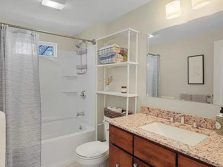 82 Seymour Ave — Photo 11