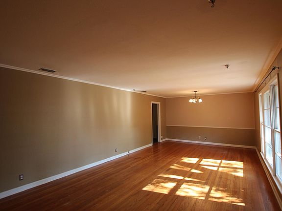 3rd image of 2931 Birdwell Dr