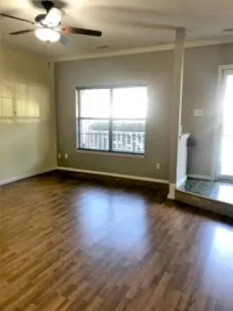 2 bed, 2.5 bath, 1388 sqft, $2,100 — Photo 3