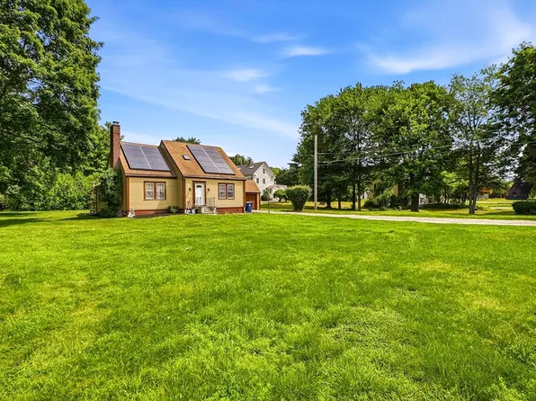 284 Village St, Medway, MA 02053