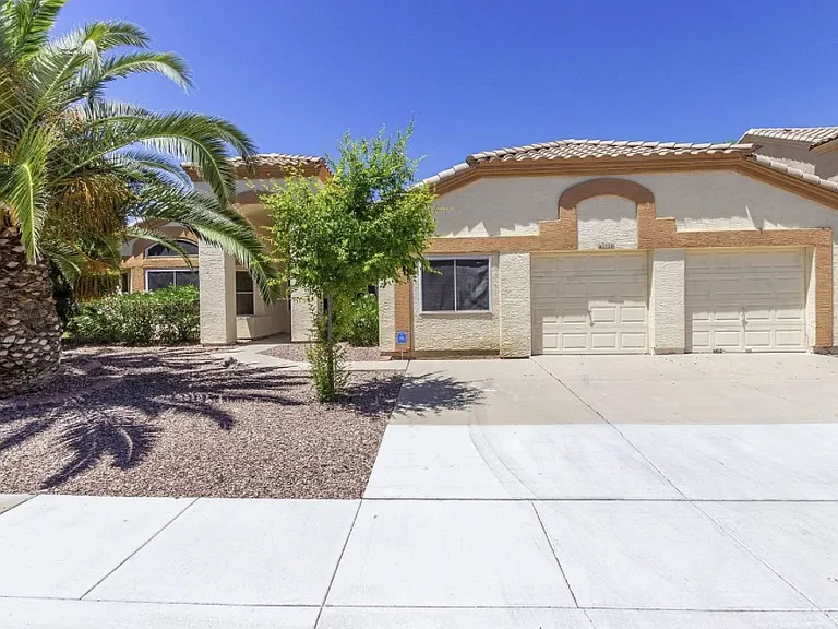 658 N Poplar Ct — Photo 3