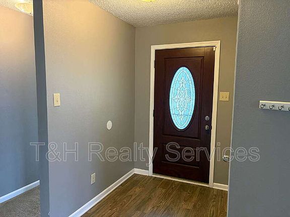 4th image of 7628 Foxglove Ln