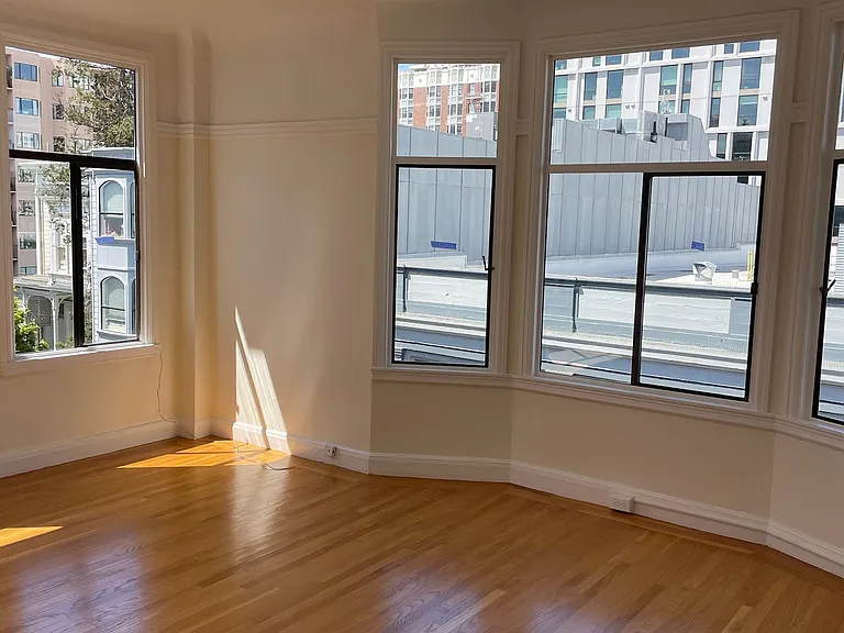 725 Van Ness Ave — Photo 4