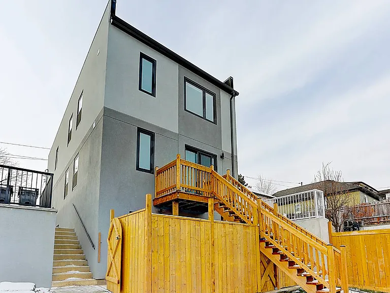 2071 Keele St #LOWER — Photo 21