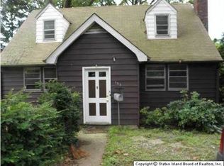 135 Beacon Ave, Staten Island, NY 10306