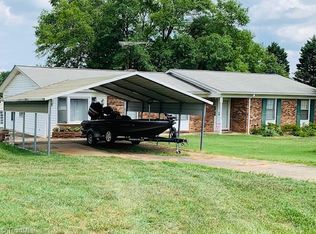 2207 Stonehaven Rd, Kernersville, NC 27284