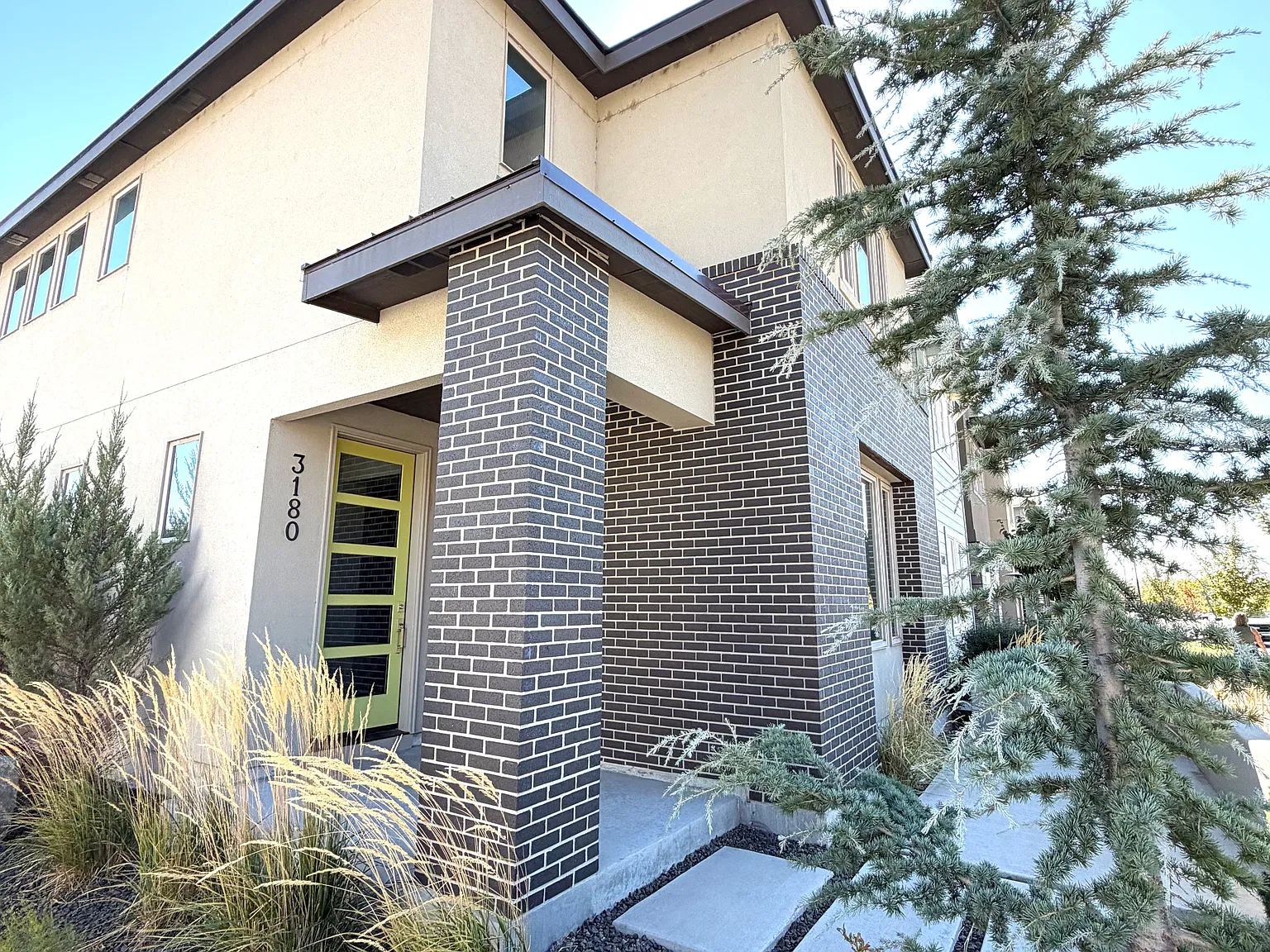 3 bed, 2516 sqft, $3,500 — Photo 2