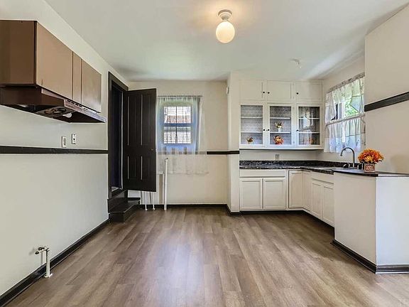 5th image of 1209 Edgar St