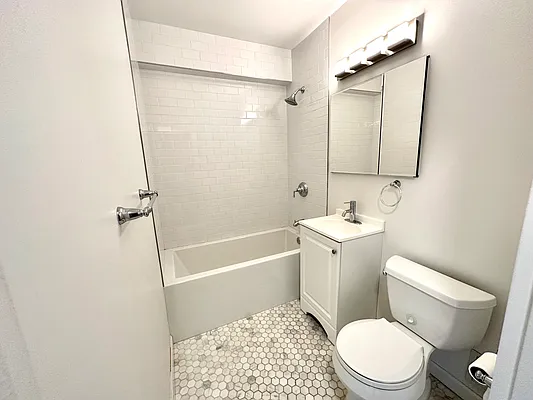 Rented by Batra Group Inc | media 8