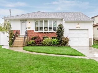 2700 W Alder Rd, Bellmore, NY 11710