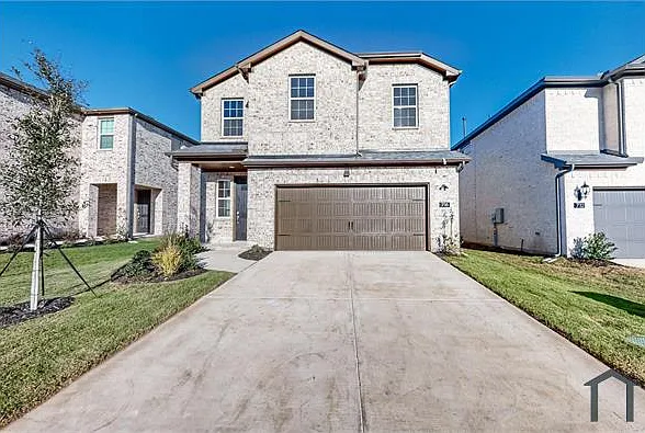 716 Portina Dr — Photo 2