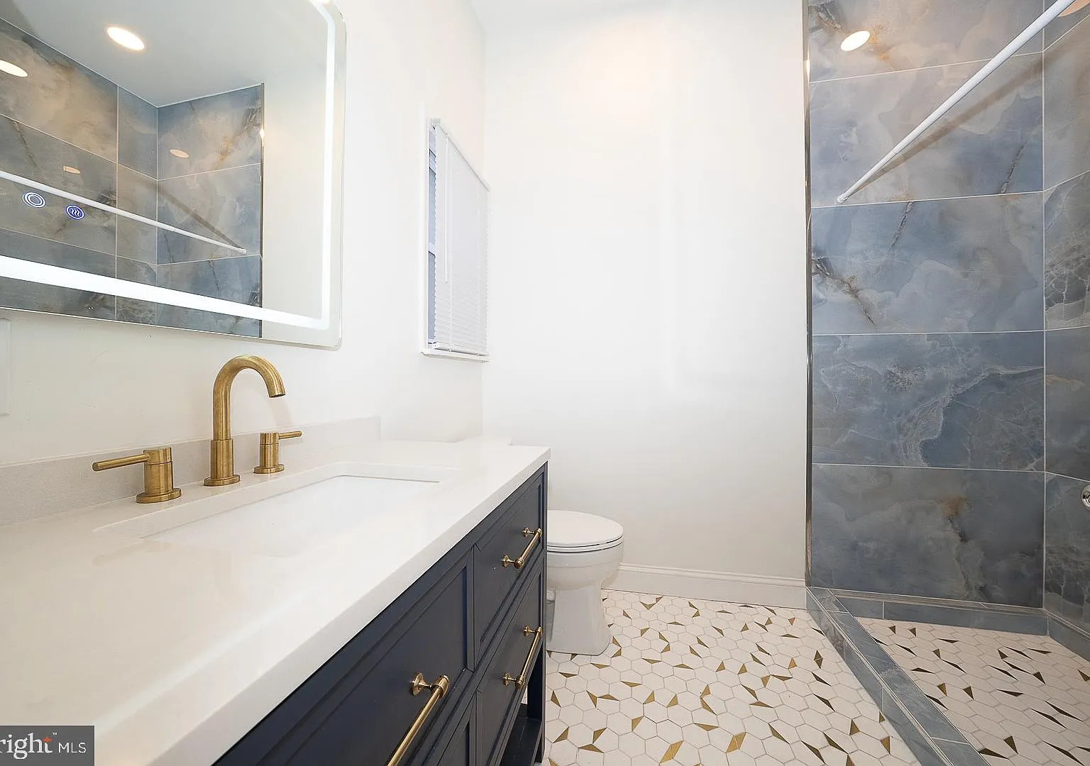 1 bed, 1.0 bath, 1550 sqft, $1,600 — Photo 4