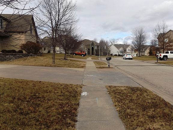 Exterior Neighborhood (street photo)