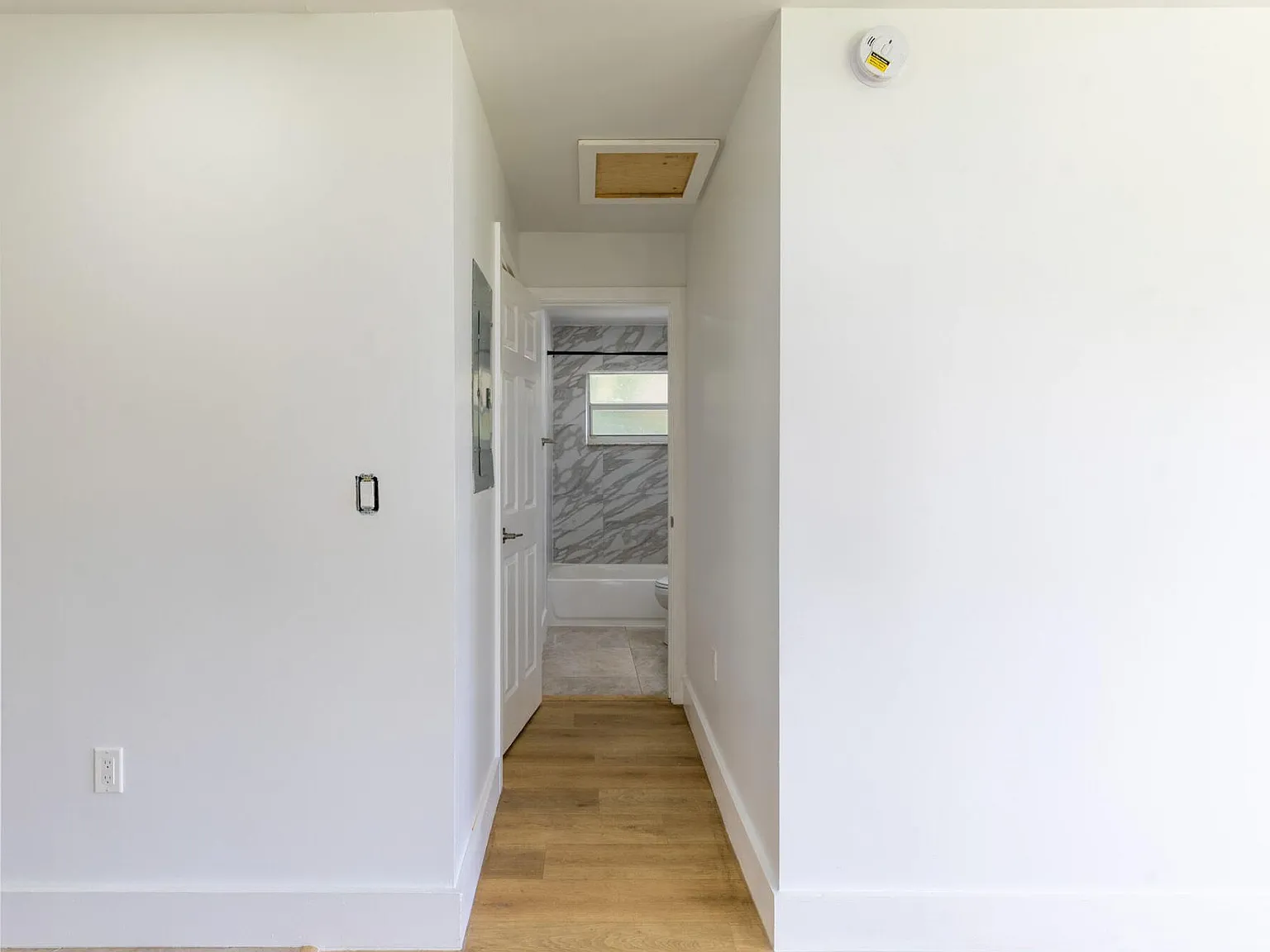 2 bed, 1.0 bath, 1050 sqft, $2,000 — Photo 2