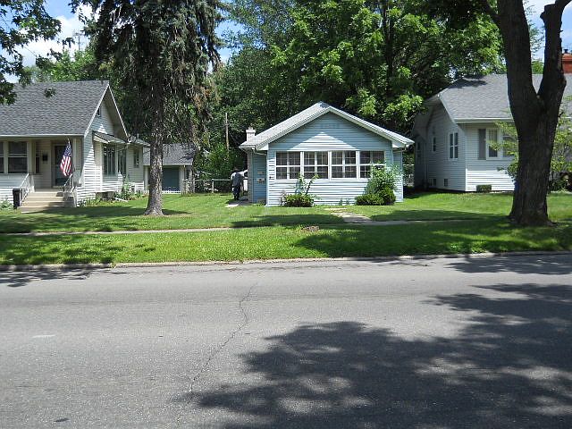 1st image of 1123 E Ewing Ave