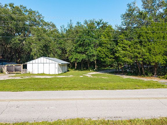 4th image of 537 NE Cemetery Loop