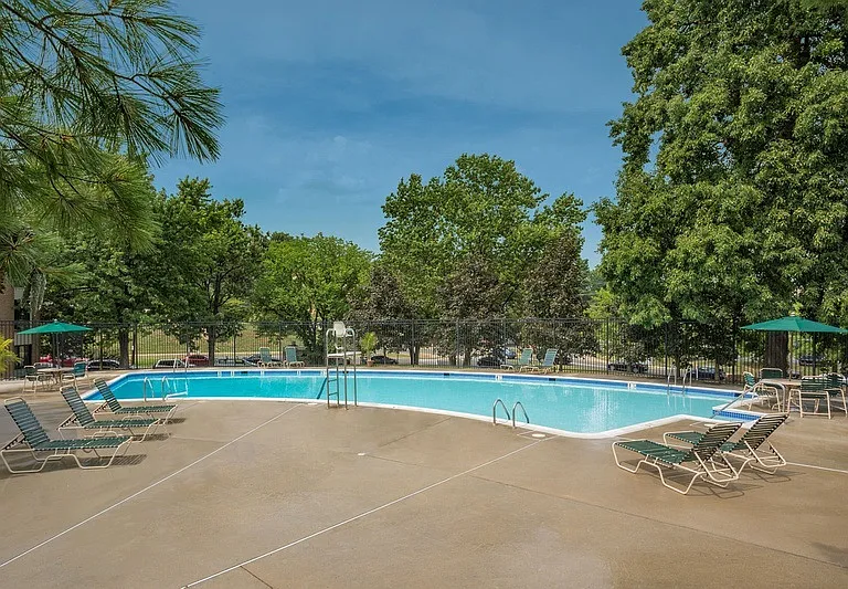 GrandView Apartments — Photo 10