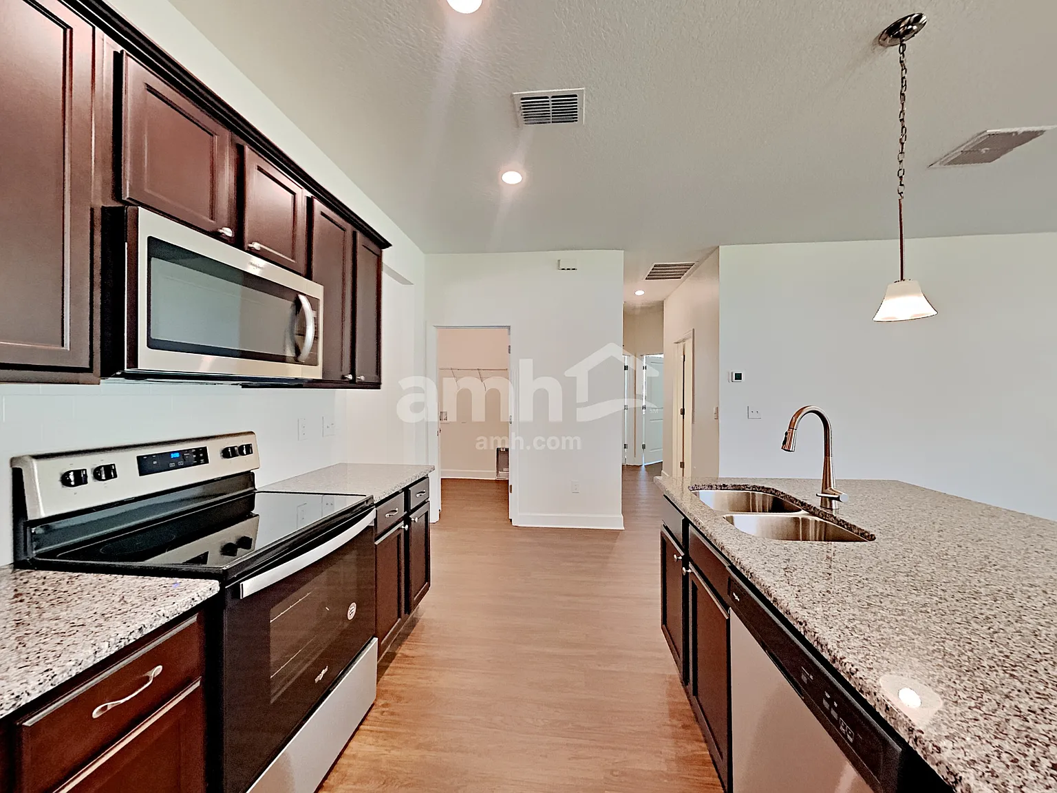 3 bed, 2.0 bath, 1605 sqft, $2,325 — Photo 4