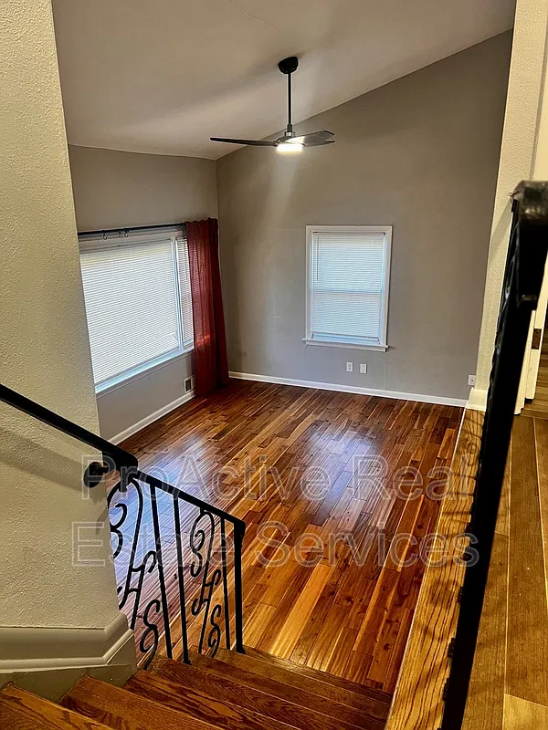 3 bed, 2.0 bath, 1719 sqft, $2,800 — Photo 2