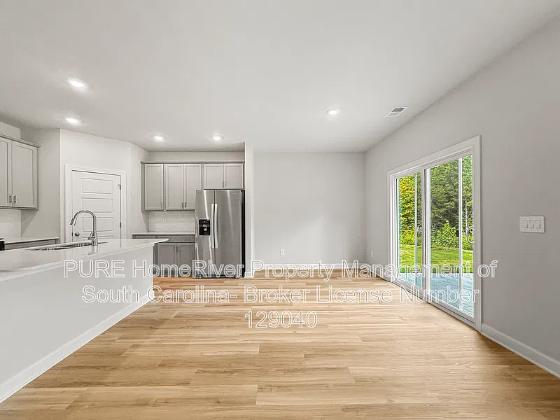 5 bed, 3.0 bath, 2674 sqft, $2,365 — Photo 3