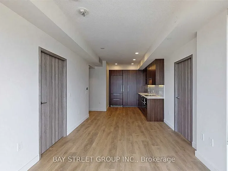 95 McMahon Dr #1212 — Photo 6