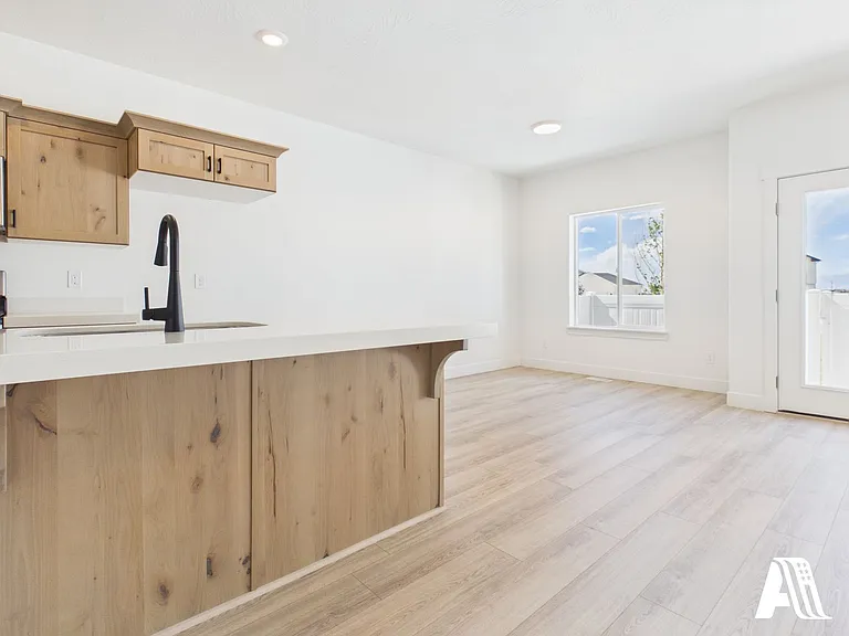 443 E 650 N — Photo 13