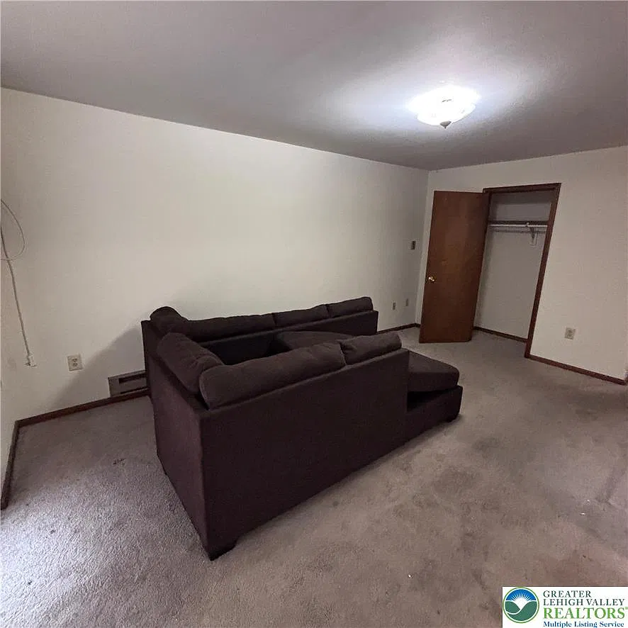 2027 Willow Park Rd — Photo 4
