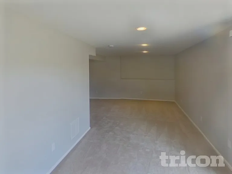 7335 Dobbs Dr — Photo 5
