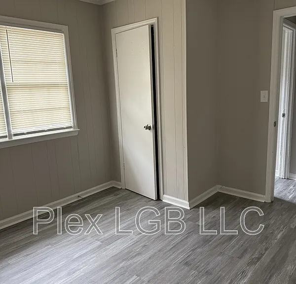 100 Oak Ln — Photo 7