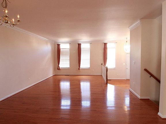 4th image of 21485 Trowbridge Sq