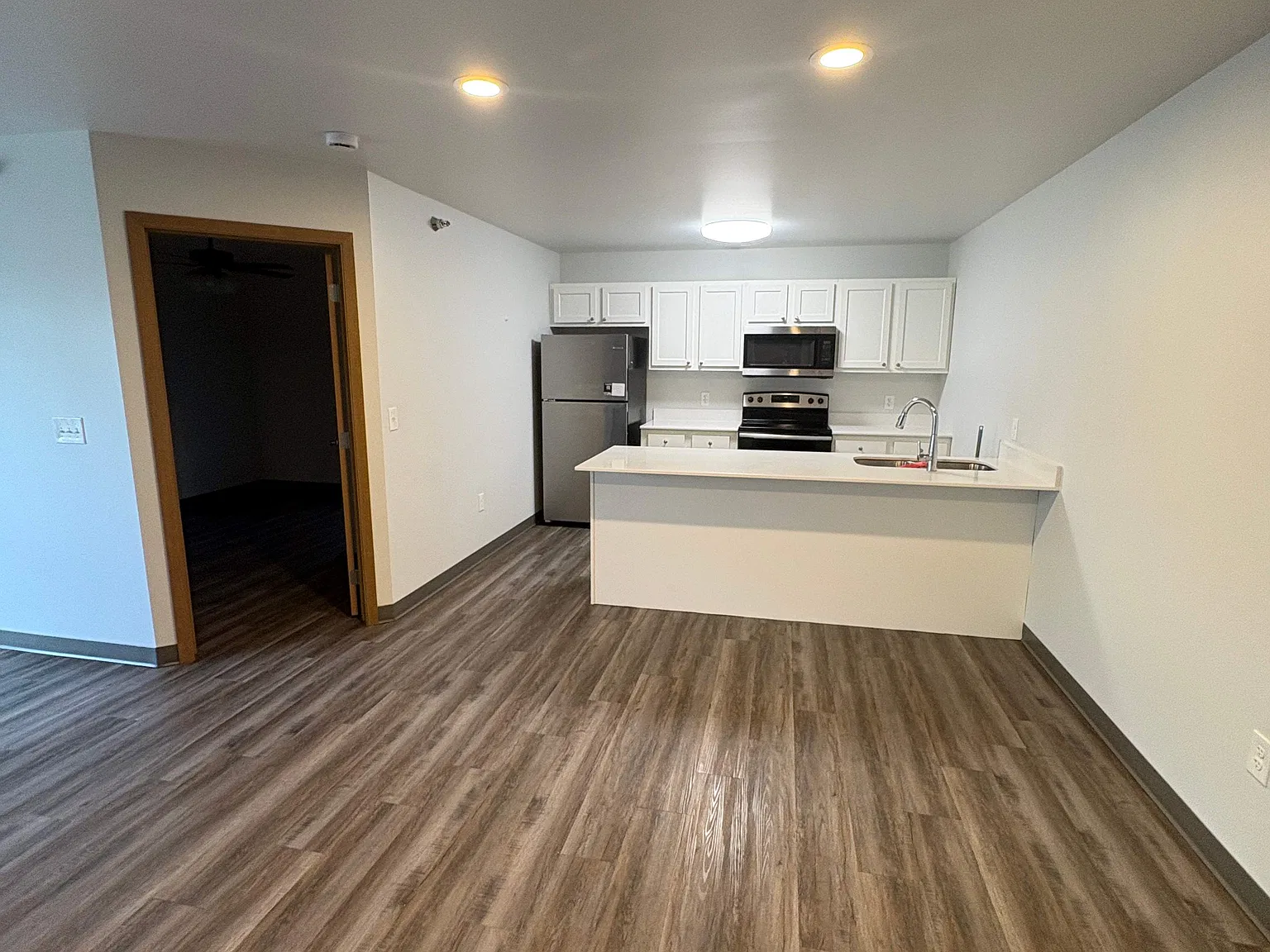 2 bed, $1,100 — Photo 2