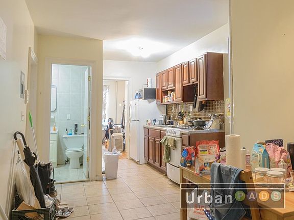 2nd image of 437 Dekalb Ave APT 3R