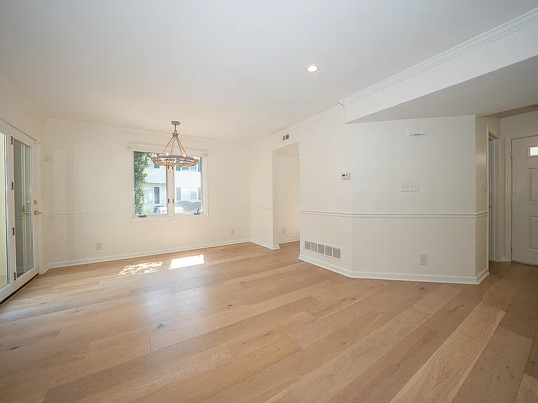 116 Montrose Ave #H — Photo 10