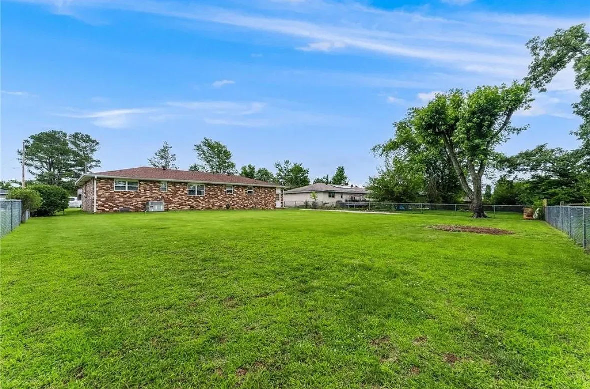 3 bed, 1500 sqft, $1,800 — Photo 4