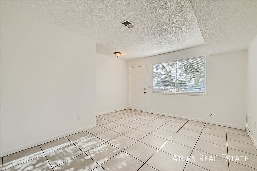 1st image of 904 Excalibur St #1