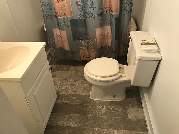 Bathroom ( new Laminate floor)
