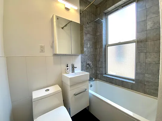 Rented by Lang Realty LLC | media 9