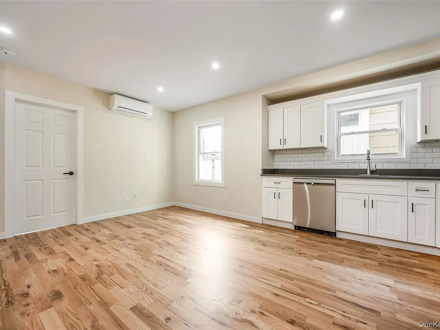 3 bed, 1.0 bath, 1556 sqft, $3,700 — Photo 4