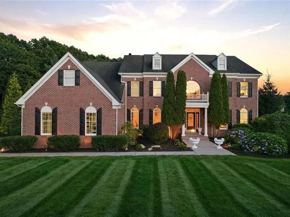 10 Lovegreen Ln, East Greenwich, RI 02818