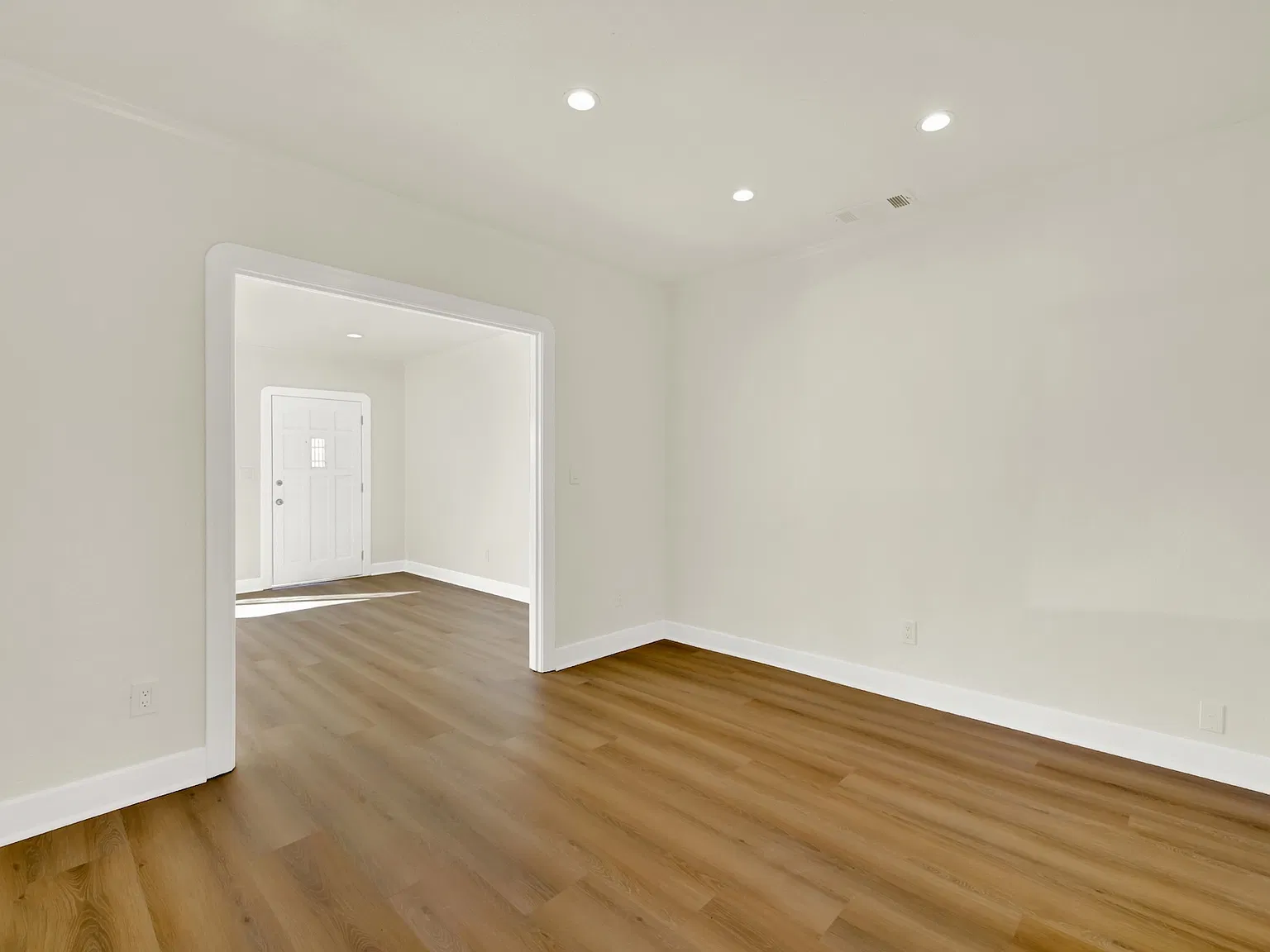 2 bed, 1020 sqft, $2,875 — Photo 3