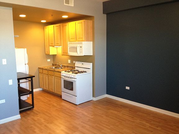 5th image of 2400 W Madison St APT 507