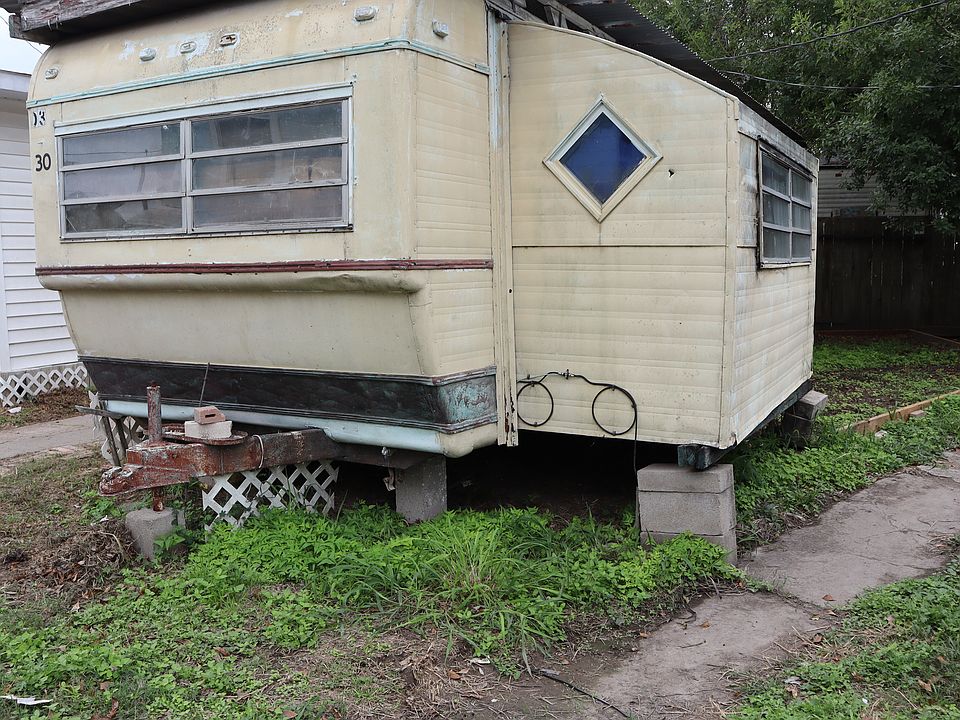 2nd image of 613 N Eye St APT 30
