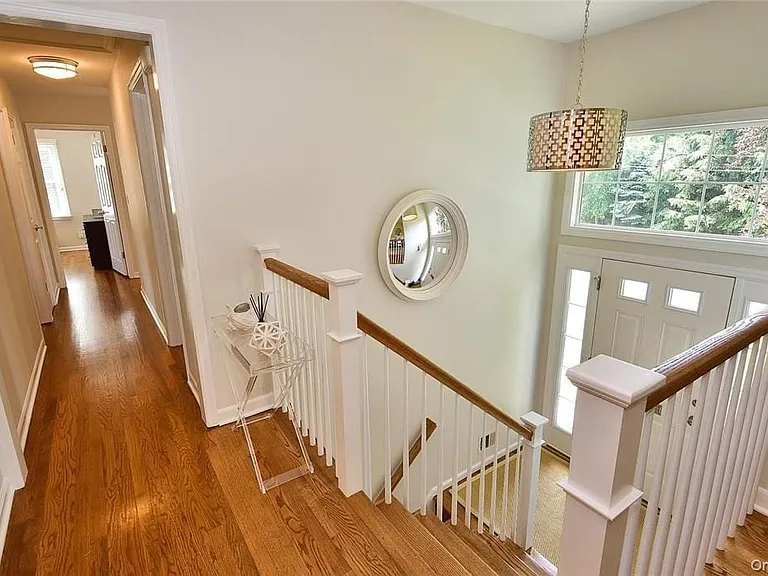 9 Franklin Ave — Photo 6