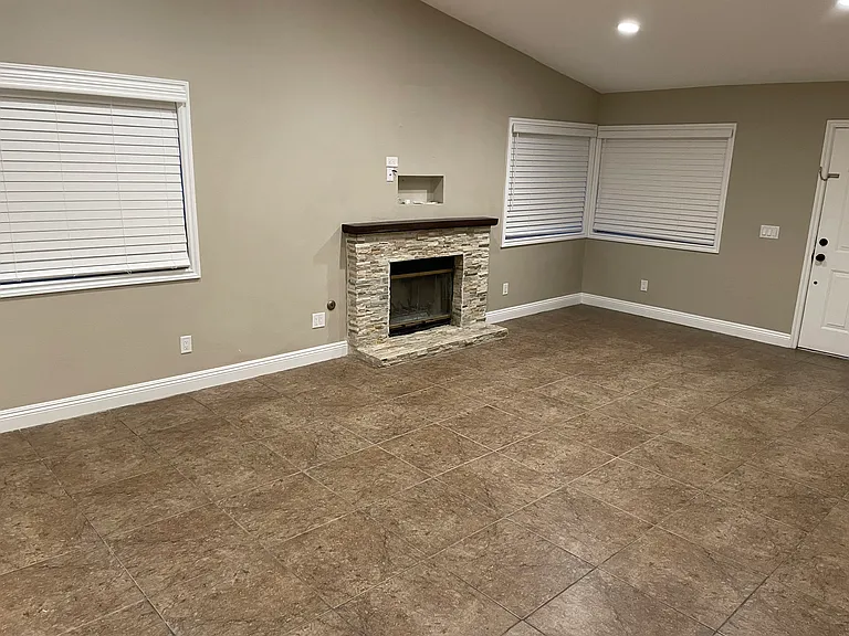 37613 Barrinson St — Photo 16