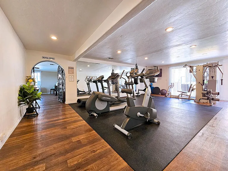 Lake Meadows Apartments — Photo 32
