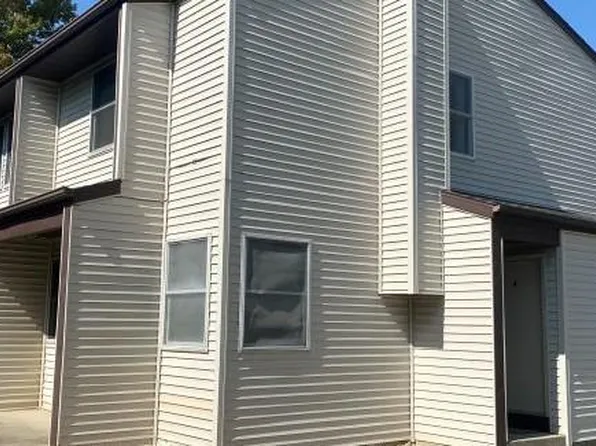 901 Hartwell Dr, Savoy, IL 61874