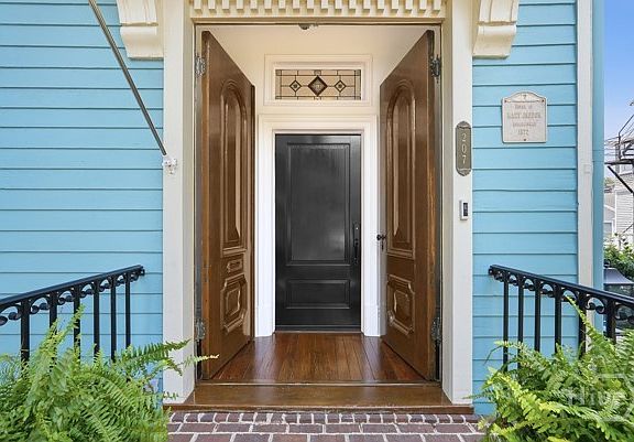 3rd image of 207 E Gwinnett Street